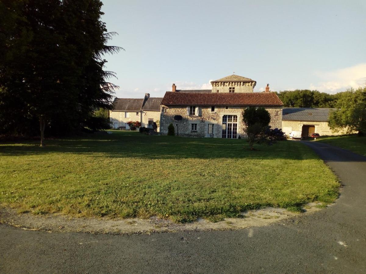 La Tour Du Raygnier Bed and Breakfast Verneuil-le-Chateau Exteriör bild