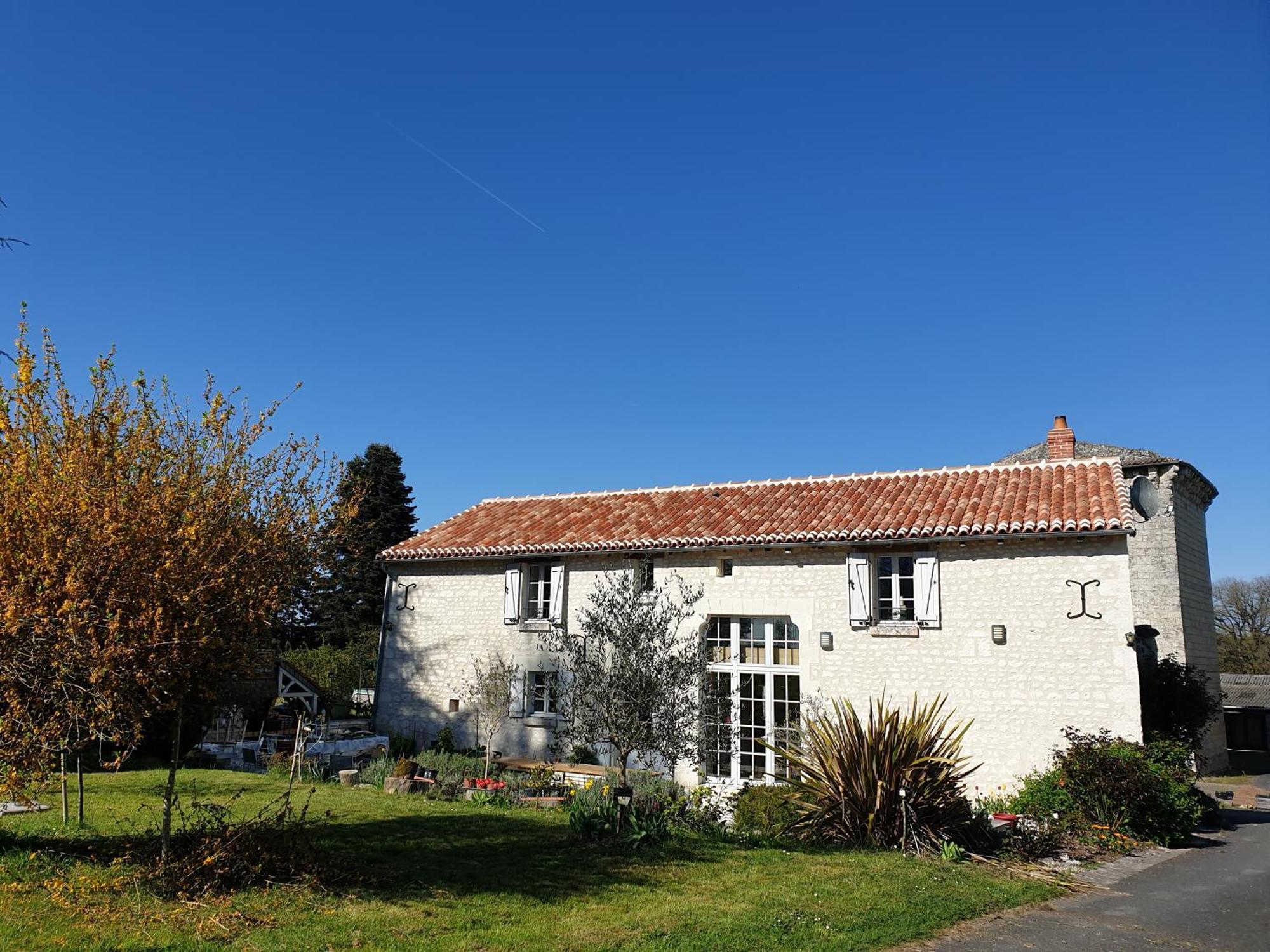 La Tour Du Raygnier Bed and Breakfast Verneuil-le-Chateau Exteriör bild